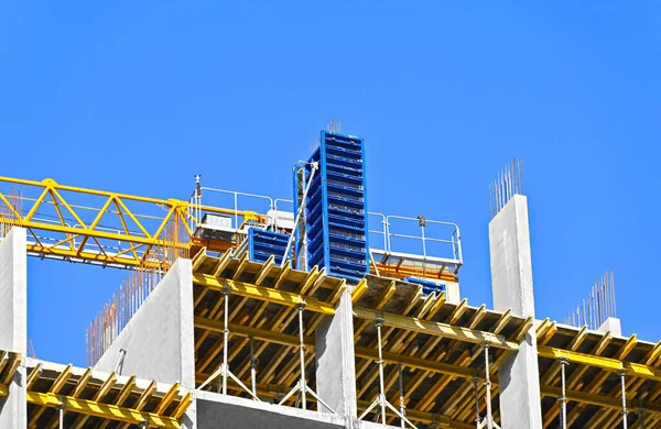 Grúa Construcción Construcción Contra Cielo Azul — Foto de Stock