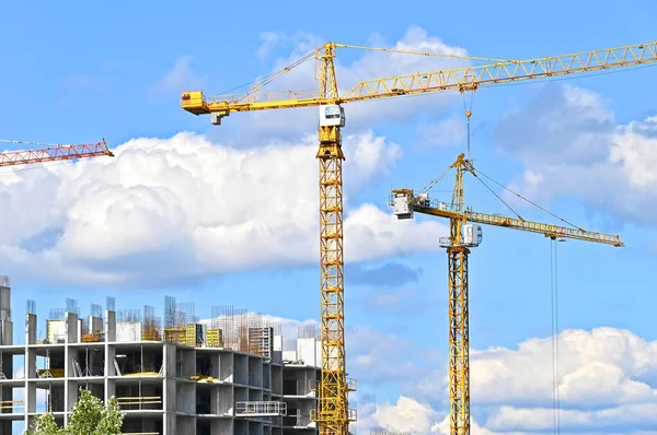 Guindaste Construção Construção Contra Céu Azul — Fotografia de Stock