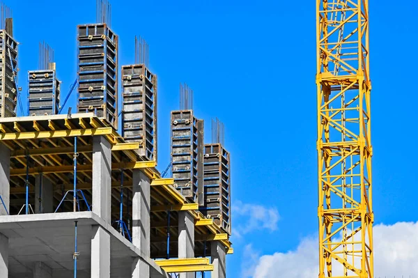 Grúa Construcción Construcción Contra Cielo Azul —  Fotos de Stock