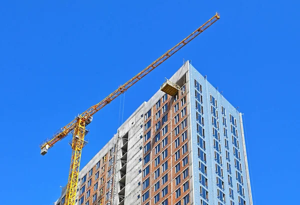 Grue Bâtiment Construction Contre Ciel Bleu — Photo