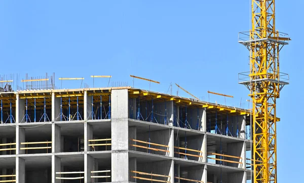 Guindaste Construção Construção Contra Céu Azul — Fotografia de Stock