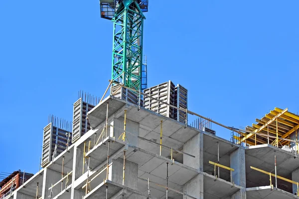 Grue et chantier de construction — Photo