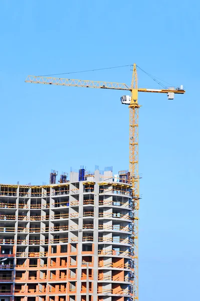 Gru e cantiere — Foto Stock