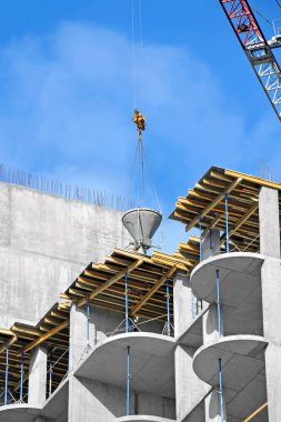 Çimento karıştırma kabı kaldırma vinç