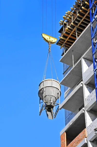 Crane lifting cement mixing container — Stock Photo, Image