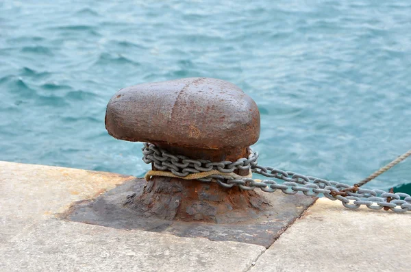 Old mooring bollard — Stock Photo, Image