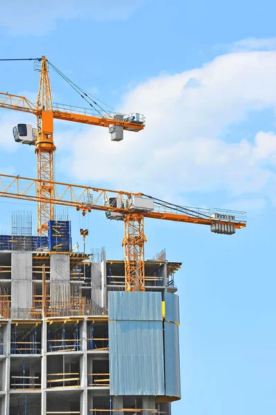 Kran und Baustelle — Stockfoto