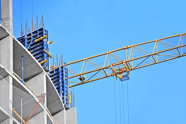 Kran und Baustelle — Stockfoto