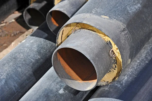 Ocelové potrubí s tepelnou izolací — Stock fotografie