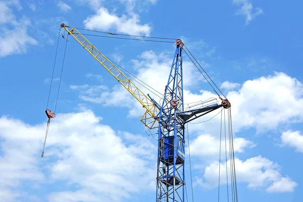 Grúa torre de construcción —  Fotos de Stock