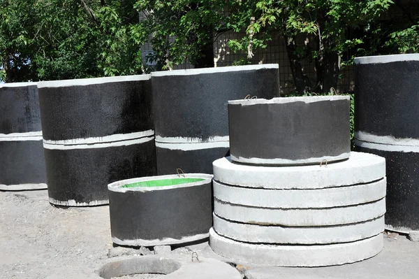 Poço de círculo de concreto — Fotografia de Stock
