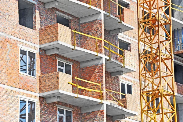 Guindaste e canteiro de obras — Fotografia de Stock