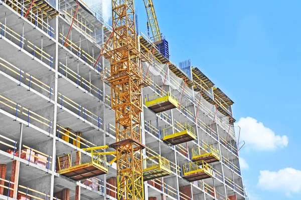 Guindaste e canteiro de obras — Fotografia de Stock