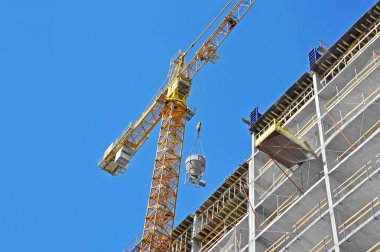 Çimento karıştırma kabı kaldırma vinç