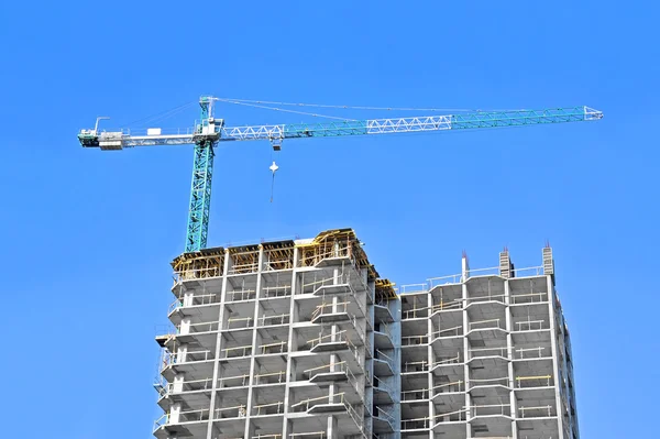 Gru e cantiere — Foto Stock