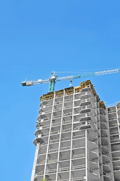 Guindaste e canteiro de obras — Fotografia de Stock