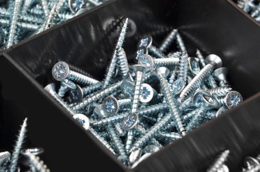 plastik düzenleyici kutusunda canı cehenneme