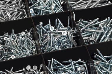 plastik düzenleyici kutusunda canı cehenneme