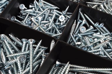 plastik düzenleyici kutusunda canı cehenneme