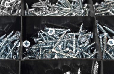 plastik düzenleyici kutusunda canı cehenneme