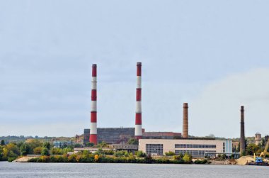 Ukrayna 'nın Kyiv kentindeki sanayi bölgesinde termik santral (TES) 5 bacası