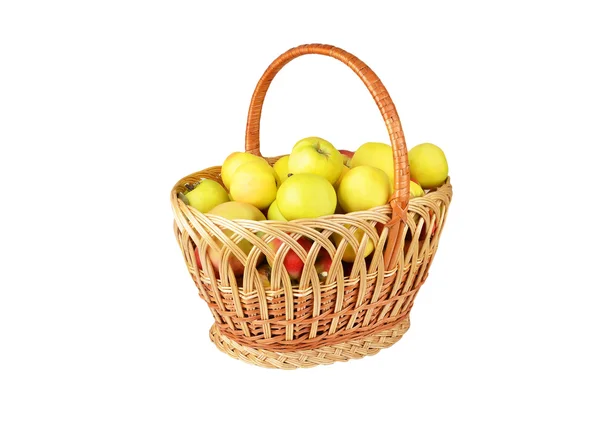 Manzana en una cesta arrugada — Foto de Stock