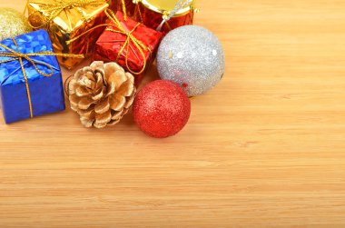 Noel dekor ahşap zemin üzerinde