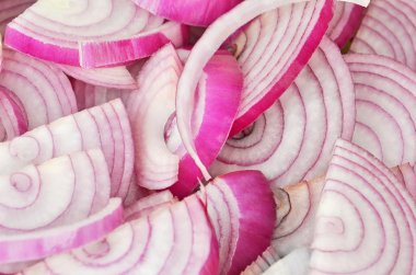 Slised kırmızı soğan