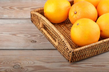 Orange wickered tepsi