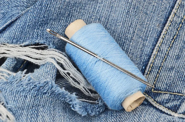 Threads on jeans, wear repair concept — Stock Photo, Image