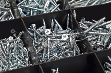 plastik düzenleyici kutusunda canı cehenneme