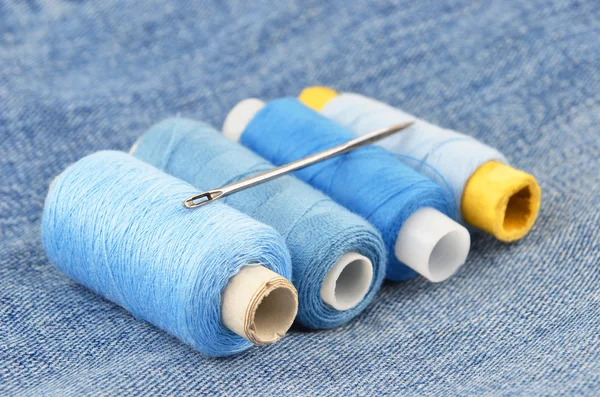 Threads on jeans backround — Stock Photo, Image