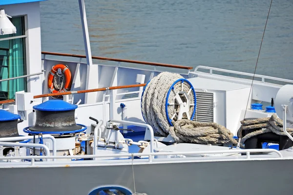 Anchor winch with hawser — Stock Photo, Image