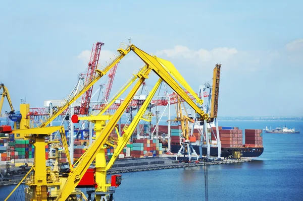 Cargo crane and ship — Stock Photo, Image