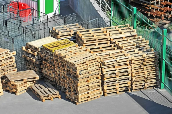 Stacked wooden pallets — Stock Photo, Image