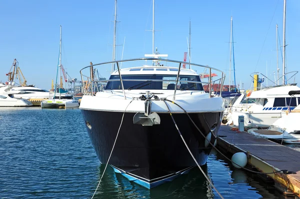 Motor yacht in jetty — Stock Photo, Image