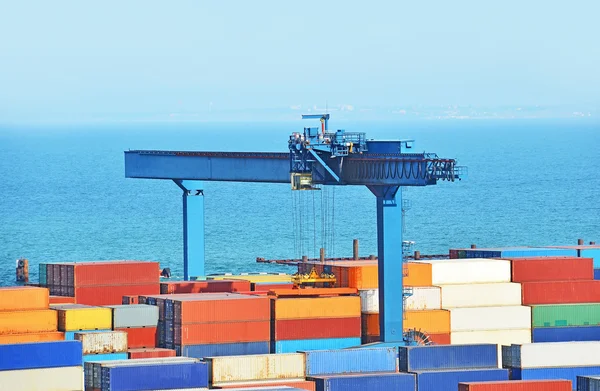 Poort lading kraan en container — Stockfoto