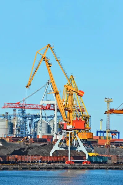 Poort lading kraan — Stockfoto