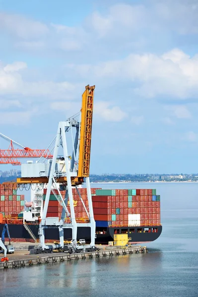 Cargo crane and ship — Stock Photo, Image