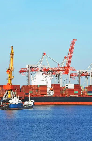 Cargo crane and ship — Stock Photo, Image