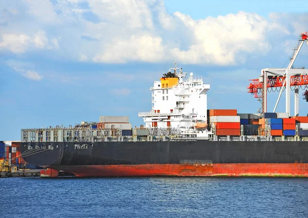 Cargo crane and ship — Stock Photo, Image