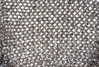 Beyaz arka plan üzerinde gümüş posta doku