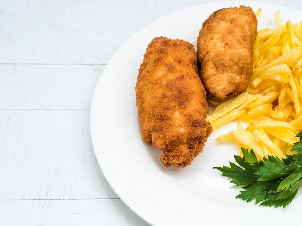 Pollo Kiev con patate arrosto 6 — Foto Stock