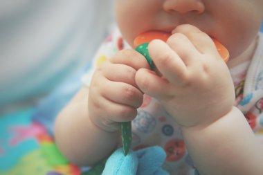 küçük bebek eller