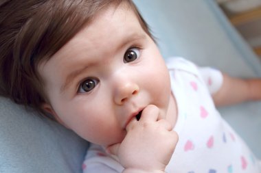 Şirin küçük kız.