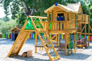 Çocuklar için boş harici park jimnastiği