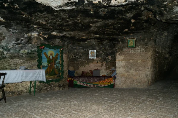 Köstence, Romanya - 04 Ağustos 2020: Romanya 'nın Dobrogea kentindeki Saint Andrew mağarası