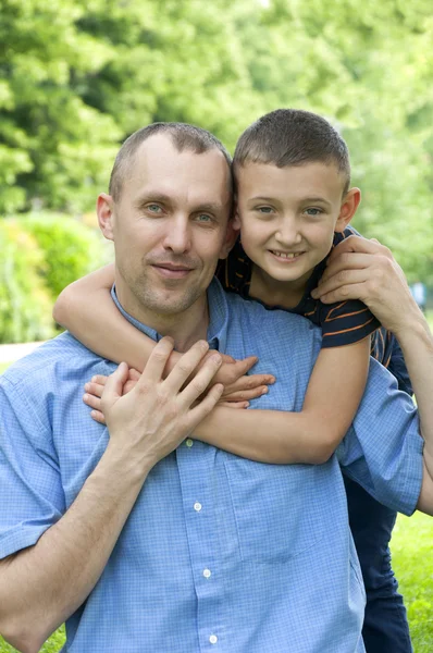 Happy father and son in the park — Stock Photo, Image