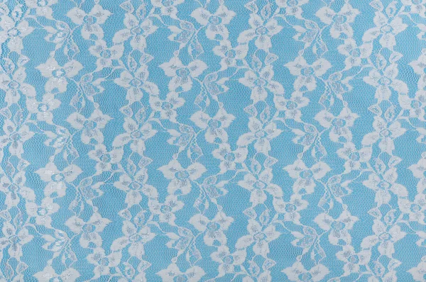 Tecido de renda branco com padrão floral em azul — Fotografia de Stock