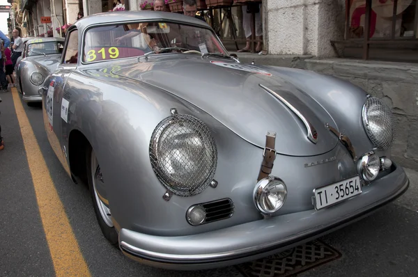 Famosos coches retro carrera Mille Miglia —  Fotos de Stock